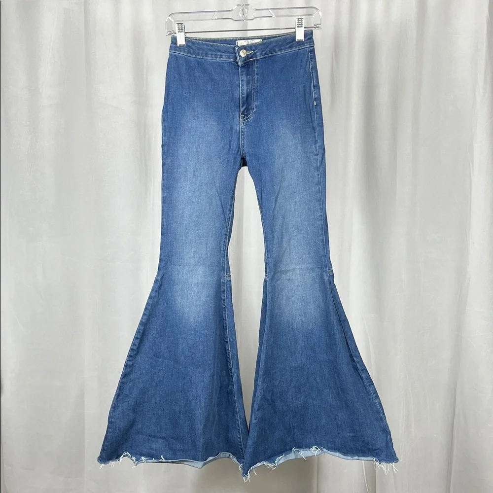 Free People We The Free Just‎ Float On Flare Jeans.